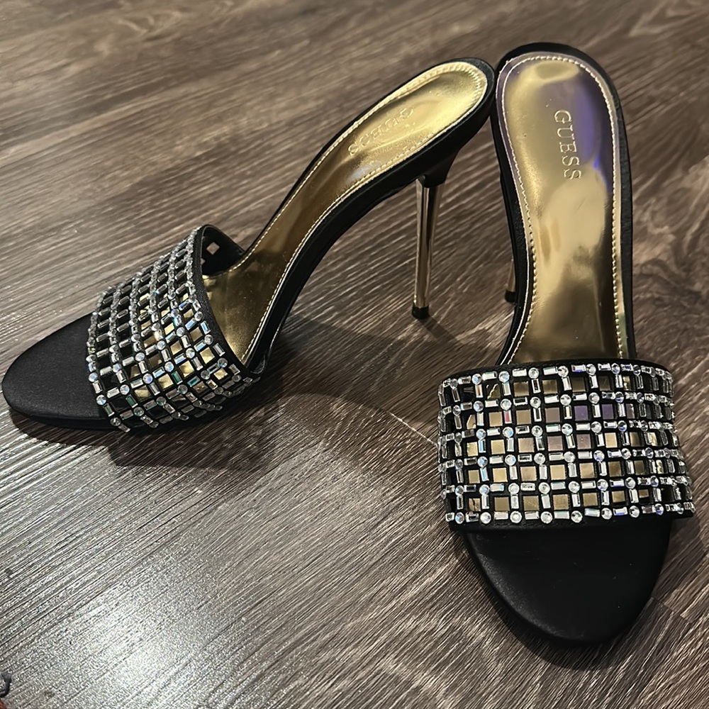 NWOT Guess Heels